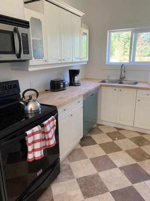 Country Home, Sleeps 6 Pets Friendly Port Alberni Exterior foto