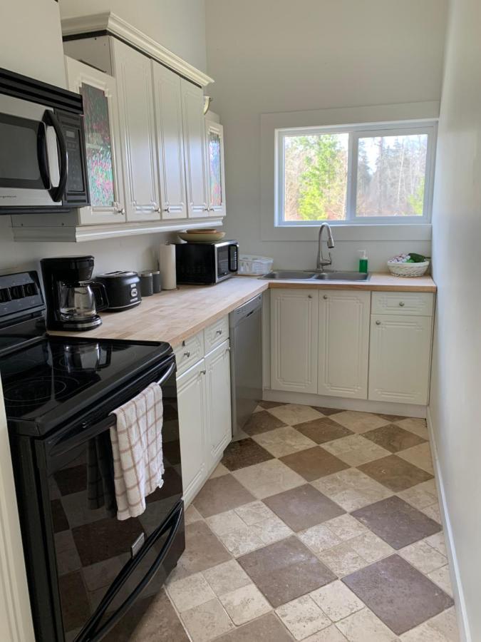 Country Home, Sleeps 6 Pets Friendly Port Alberni Exterior foto